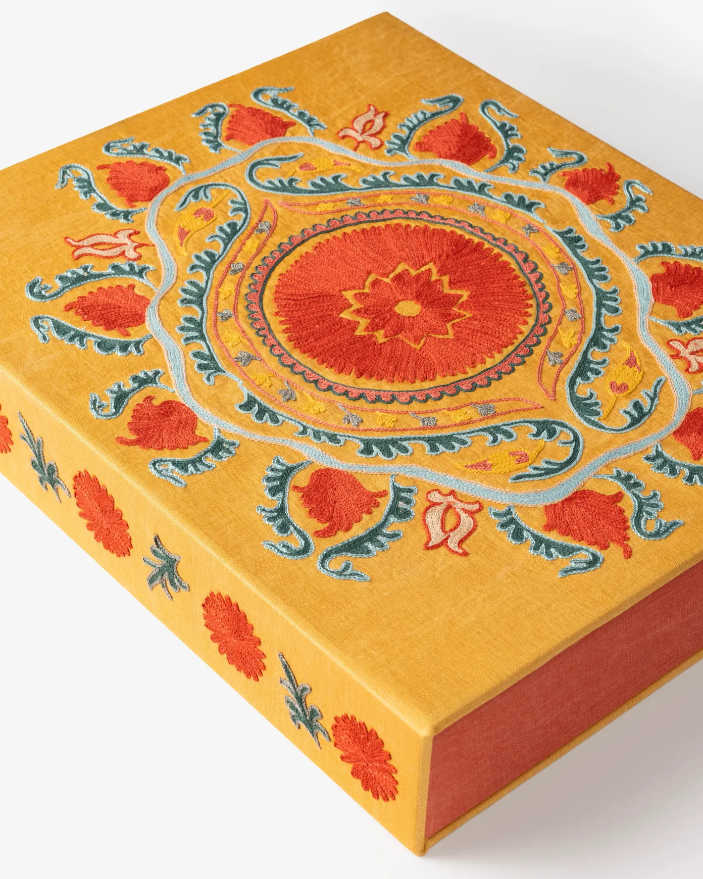 ASSOULINE Uzbekistan Living Treasures: Celebration of Craftsmanship (Special Edition)^ Architecture & Design